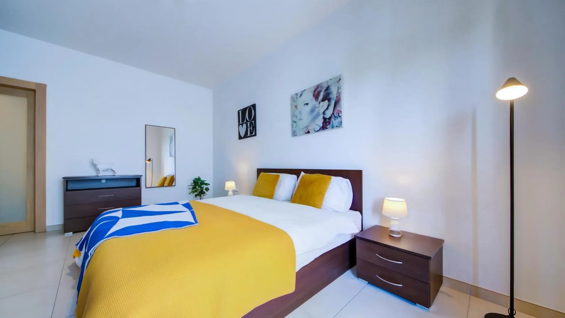 Prime Location, Modern Apartment In St Julian'S, Paceville, Apt 8 By Vaganza San Ġiljan Malta