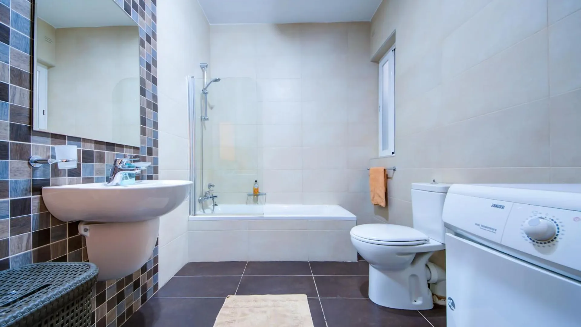Prime Location, Modern Apartment In St Julian'S, Paceville, Apt 8 By Vaganza San Ġiljan 0*,
